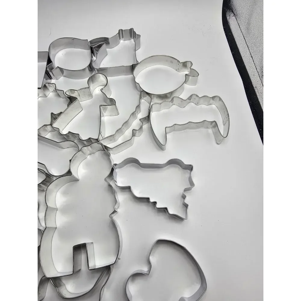 Lot of Mixed Current & Vintage assorted cookie cutters